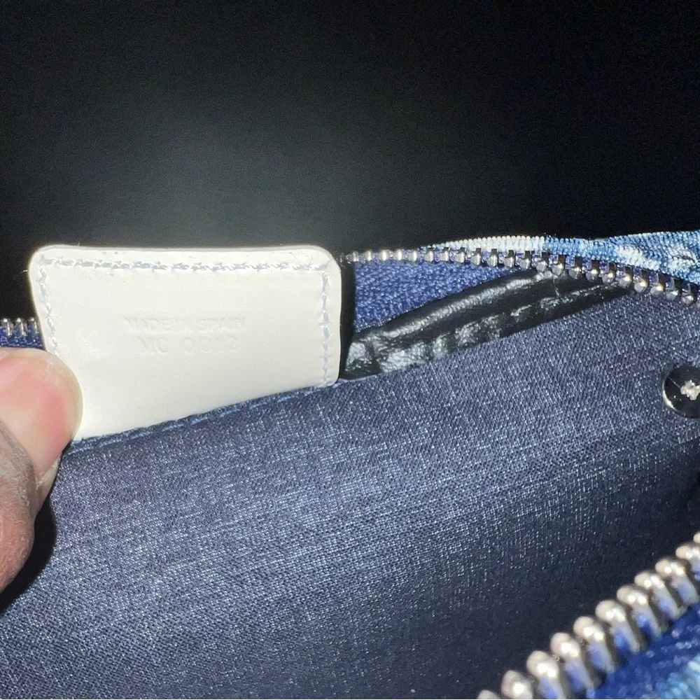 Dior vintage waist bag. This is a reposh, I’ve had it a 4 years. Great piece. - Picture 5 of 6